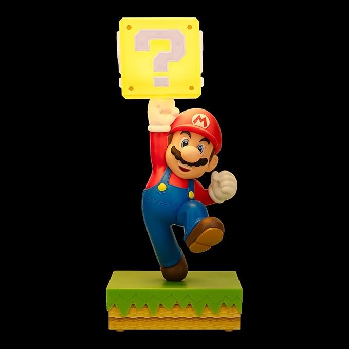 Luminária Super Mario Diorama Light LED batendo no bloco