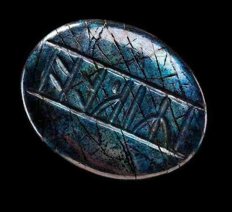 Oficina Weta Hobbit Ad Replica Pedra Runica Kilis