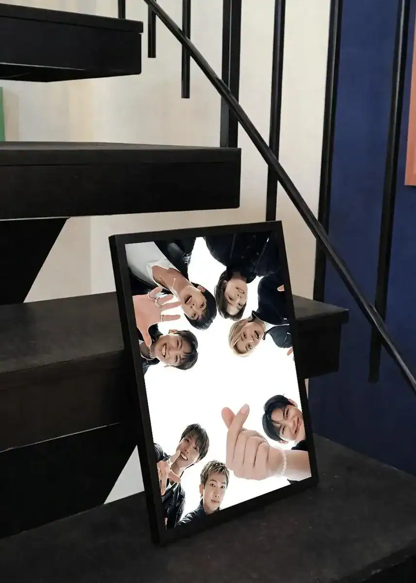 Quadro A3 Bts Banda Top C/ Vidro E Moldura Preta