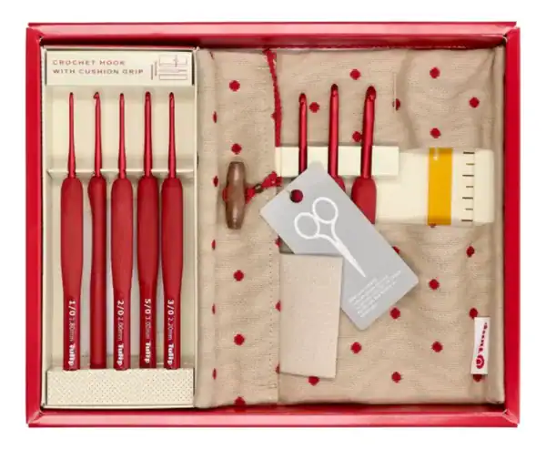 Kit 8 Agulhas de Crochê Etimo Red Tulip em estojo de couro sintético vermelho