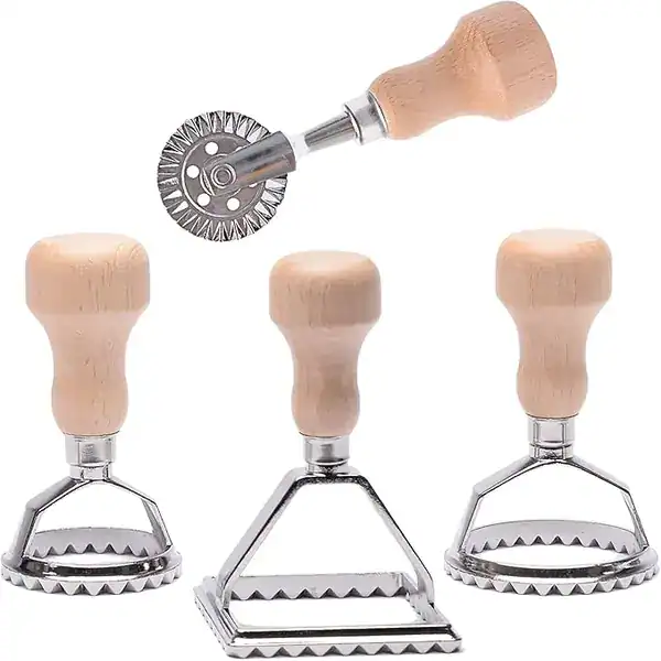 Carimbo cortador de ravioli em inox com cabo de madeira quadrado