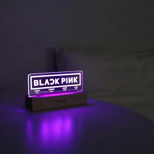 Luz Noturna Rosa Blackpink com Nomes das Integrantes