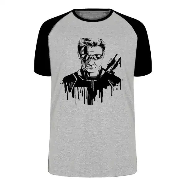 Camiseta adulta cinza com estampa em traço do Gavião Arqueiro puxando o arco