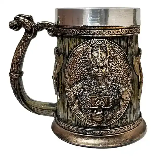 Caneca de chopp em estilo medieval nórdico com relevo de Odin e tampa metálica