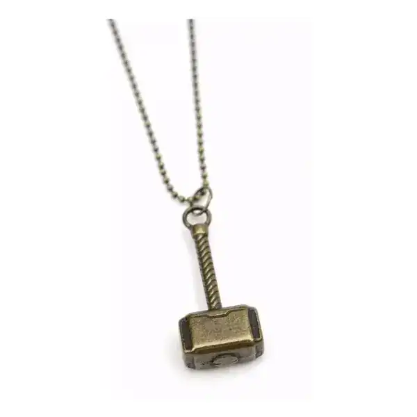 Colar com pingente do martelo do Thor em acabamento dourado sobre corrente fina