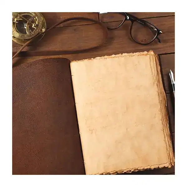 Diário vintage com encadernação de couro - papel de borda antigo feito à mão