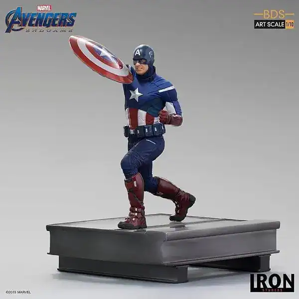 Estátua Iron Studios do Capitão América de 2012 com uniforme azul-claro dos Vingadores