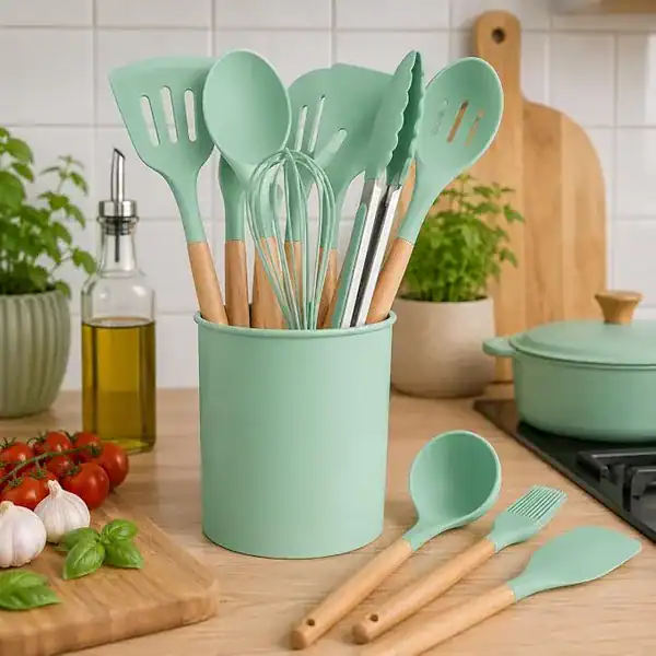 Jogo de utensílios em silicone e madeira, 12 peças (verde-água) — presente para quem gosta de cozinhar