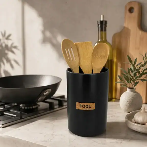 Porta-utensílios de bambu e cerâmica preto — presente para quem gosta de cozinhar