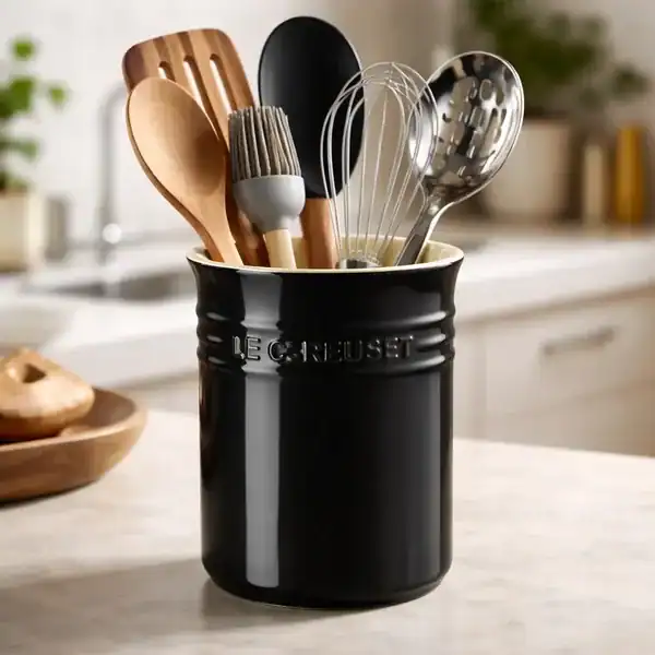 Le Creuset — porta-utensílios em cerâmica 1,1 L (Black Onyx) — presente para quem gosta de cozinhar