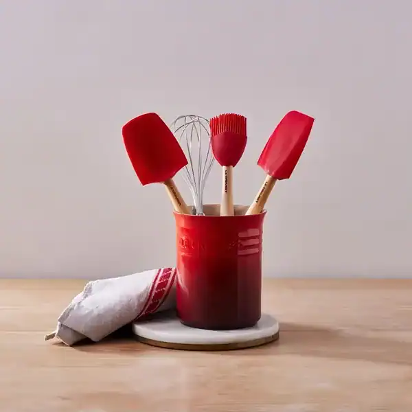 Le Creuset — porta-utensílios 1,1 L em cerâmica vermelha clássica — presente para quem gosta de cozinhar